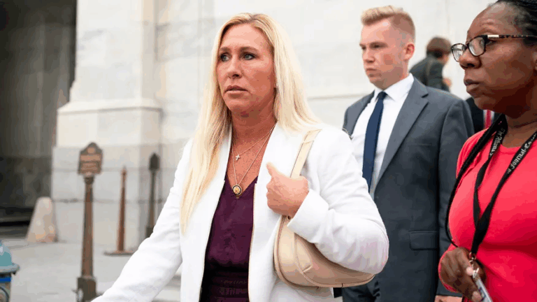 Dân biểu Greene nói bà chịu áp lực lớn nhất trong vụ thỉnh nguyện công bố hồ sơ Epstein