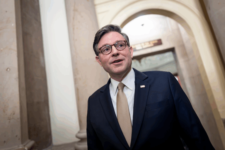 Chủ tịch Hạ viện Mike Johnson cảnh báo: Chính phủ có thể rơi vào đợt đóng cửa dài nhất lịch sử