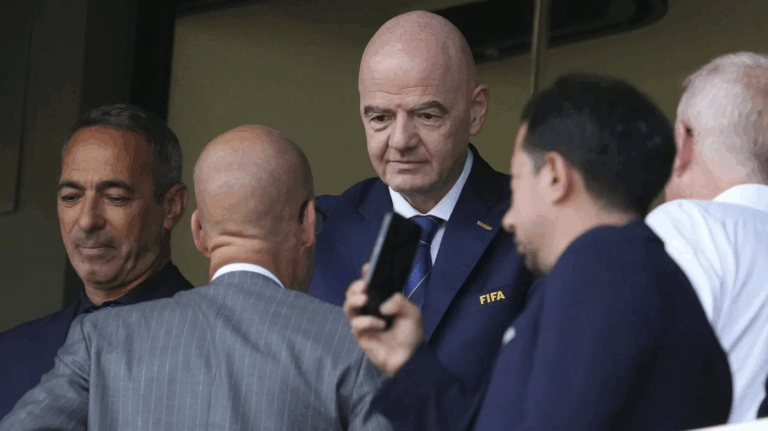 Chủ tịch FIFA xuất hiện trên sân khấu “Hòa Bình 2025” tại Ai Cập