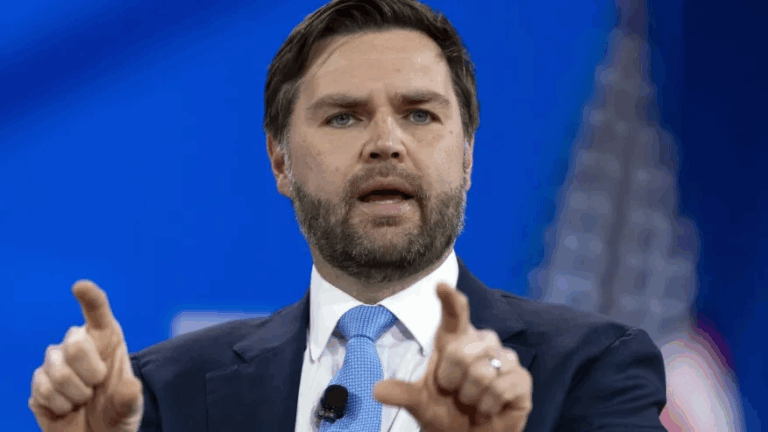 Phó Tổng thống Vance tranh luận sôi nổi với sinh viên tại sự kiện Turning Point USA