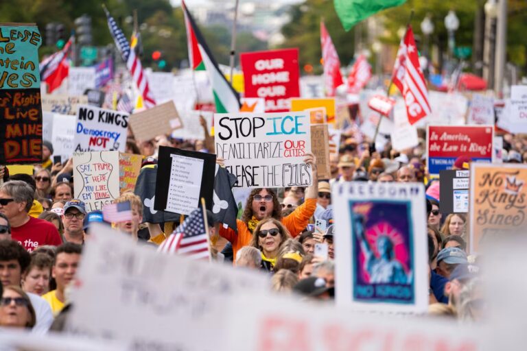 7 triệu người đã đổ ra đường hôm qua với làn sóng “No Kings” phản đối tính “độc tài” của Trump