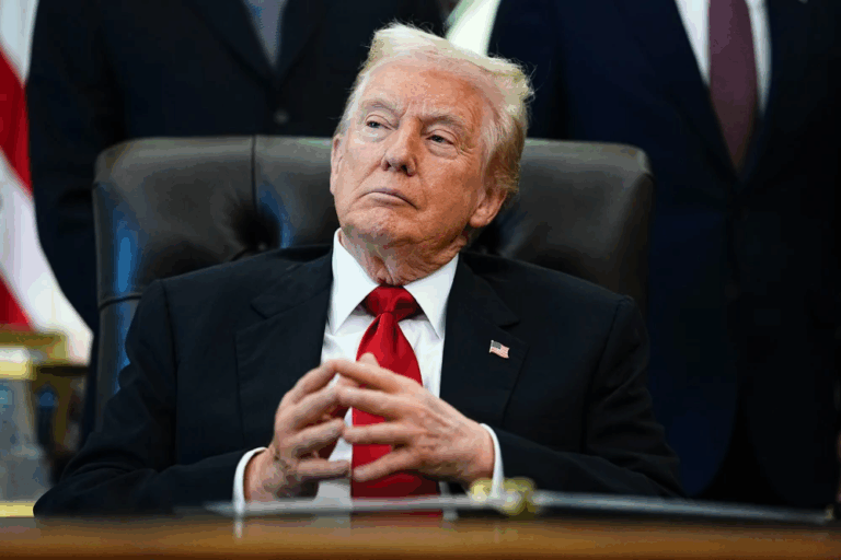 Trump đề xuất phát tiền mặt cho người dân để chi trả y tế và chia cổ tức từ nguồn thu thuế quan