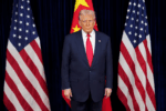 Trump bảo vệ việc cho sinh viên Trung Quốc theo học tại các đại học Mỹ — và mỉa mai nước Pháp