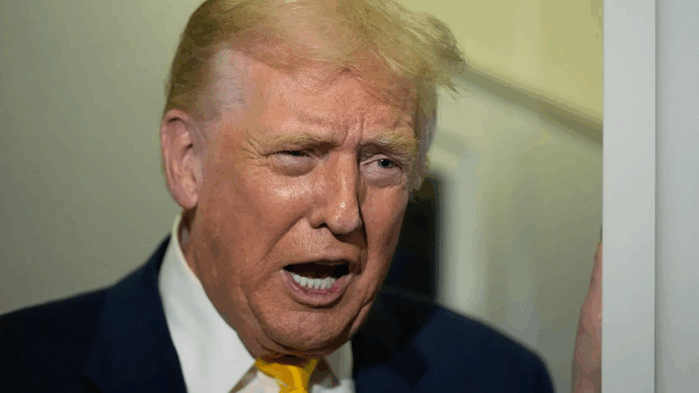 Những rạn nứt trong hàng ngũ MAGA là phông nền cho cú trở mặt bất ngờ của Trump về hồ sơ Epstein