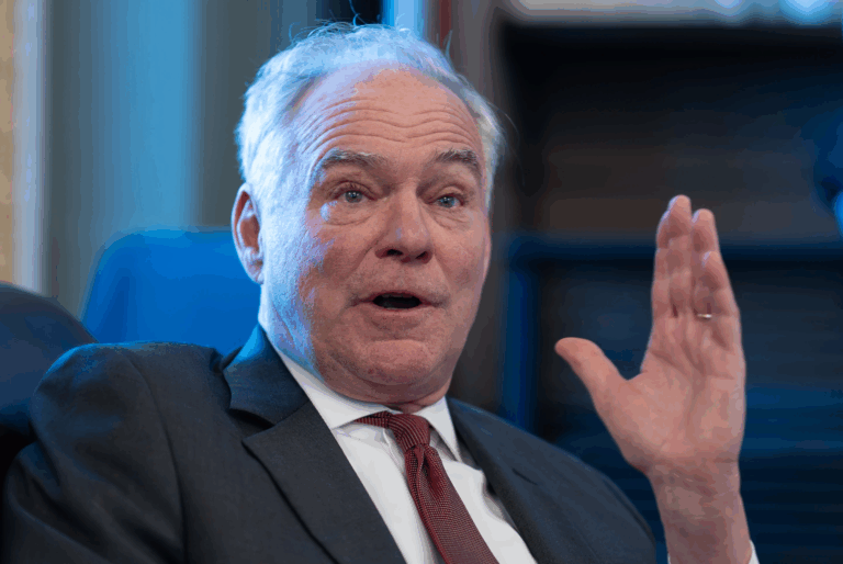 Các nghị sĩ ủng hộ việc Quốc hội xem xét các cuộc tấn công quân sự của ông Trump vào những con tàu