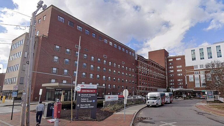 Hệ thống y tế gửi nhầm thông báo tử vong cho 500 bệnh nhân còn sống