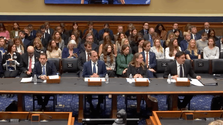 Ủy ban Hạ viện thúc đẩy các dự luật bảo vệ trẻ em Hoa Kỳ