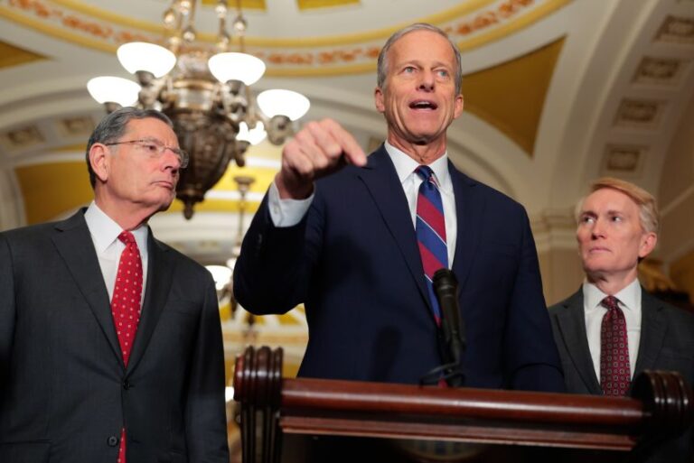 4 thượng nghị sĩ Cộng hòa bất đồng chính kiến gia hạn trợ cấp ObamaCare