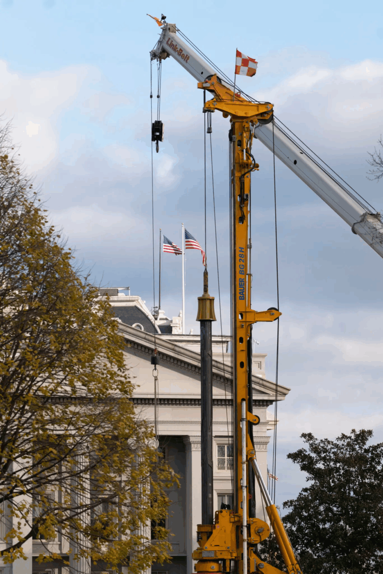 Thẩm phán cho biết sẽ chưa lập tức dừng dự án phòng khiêu vũ của ông Trump