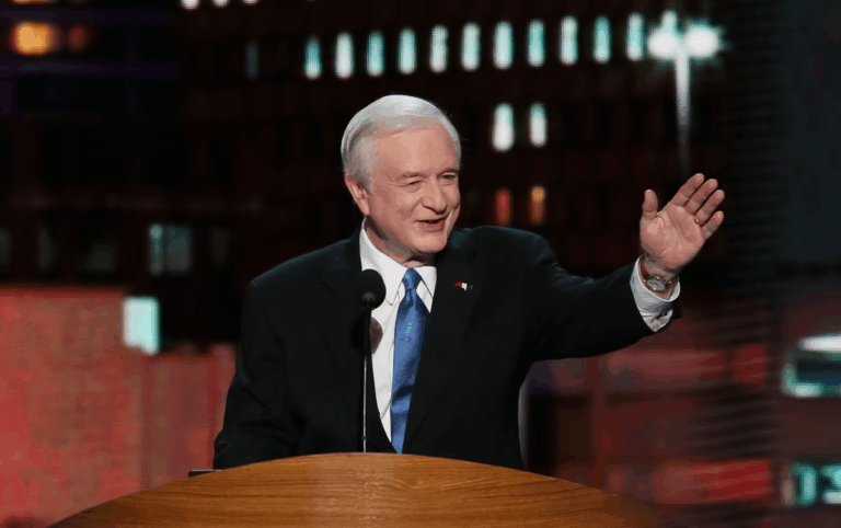 Cựu Thống đốc bang North Carolina Jim Hunt, người dẫn dắt cải cách giáo dục, qua đời ở tuổi 88