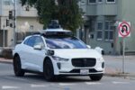 Xe Waymo tông vào một đứa trẻ gần trường tiểu học Santa Monica.