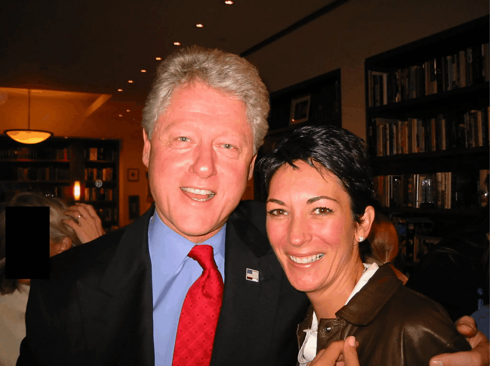 Hồ sơ Epstein hé lộ vai trò của Ghislaine Maxwell trong vòng thân cận ...