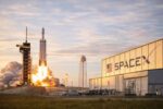 Dân chủ yêu cầu Ngũ Giác Đài xem xét SpaceX có nhà đầu tư Trung Quốc