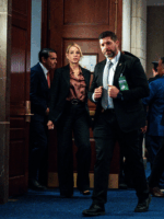 Những sai lầm trong hồ sơ Epstein đang đe dọa chiếc ghế của Pam Bondi như thế nào?