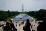 Trump chỉ trích New York Times vì đề cập đến chi phí sửa hồ phản chiếu ngày càng tăng