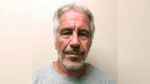 Phát hiện thư tuyệt mệnh của Jeffrey Epstein trong hồ sơ của bạn cùng phòng giam