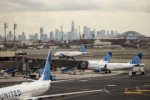 NTSB điều tra vụ máy bay United Airlines va trúng cột điện trên đường cao tốc New Jersey