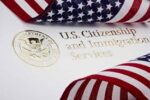 Chính sách ngu xuẩn và tàn nhẫn của Trump về người cư trú hợp pháp tại Mỹ.