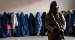 TALIBAN NỔ SÚNG, PHỤ NỮ AFGHANISTAN LẠI ĐỔ MÁU
