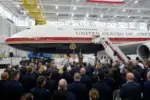 Trump ra mắt chuyên cơ Air Force One mới, chiếc phi cơ trị giá 400 triệu đô la do Qatar tặng.