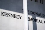 Ban quản trị Trung tâm Kennedy kháng cáo lệnh gỡ tên ông Trump khỏi tòa nhà