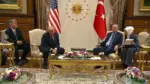 Trump khơi lại cuộc tranh chấp Greenland khi hội nghị thượng đỉnh NATO bắt đầu