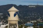 California đệ đơn kiện để ngăn chặn vụ sáp nhập Warner Bros. và Paramount.