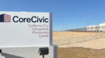 Trung tâm ICE lớn nhất California giam giữ nhập cư vi phạm lệnh thiếu chăm sóc y tế