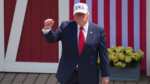 Trước Lễ Độc lập, Tổng thống Trump đã ân xá cho 11 người, bao gồm cả những người vi phạm Luật Không khí Sạch