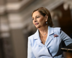 Em gái của Lindsey Graham, bà Darline Graham, tuyên bố ra ứng cử để kế nhiệm anh trai
