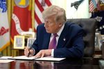 Trump ký sắc lệnh đổi tên Hồ Ontario thành “Hồ America” giữa căng thẳng với Canada