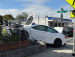 Ô tô do trẻ em cầm lái đâm nguy kịch người đi bộ ở Oakland
