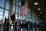 Thua kiện tại tòa, chính quyền ông Trump đề xuất mức phí visa H-1B mới hơn 100.000 USD