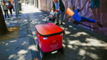 San Jose “thả cửa” cho robot giao hàng nặng 350 pound trước khi ra luật