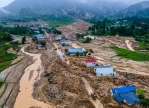 Mưa lớn dồn dập, miền Bắc căng mình chống lũ và sạt lở