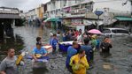 Bangkok chìm trong biển nước, 29 quận vẫn còn trong vùng thiên tai