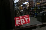 Dự luật mới cấm dùng SNAP/EBT mua thức ăn tại nhà hàng ở California và 8 tiểu bang