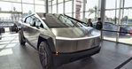 Cha lái Cybertruck lùi khỏi nhà, vô tình cán tử vong con trai 6 tuổi ở California
