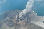 Núi lửa Anak Krakatau tại Indonesia phun trào, hủy hàng loạt chuyến bay khiến 170.000 hành khách mắc kẹt