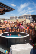 Tạm biệt say xỉn thâu đêm: Gen Z khởi xướng trào lưu “wellness darty”