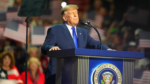 Trump hứa tặng mỗi người trưởng thành Mỹ 5.000 USD nếu phe Cộng hòa thắng cử giữa kỳ