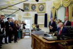 Ông Trump cấm loạt hãng tin vào Tòa Bạch Ốc: Tranh cãi dữ dội quanh phản ứng của giới báo chí