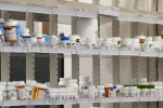 Trump thu hẹp kế hoạch giảm giá thuốc Medicare, mức tiết kiệm dự kiến giảm mạnh