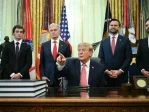 Trump nổi giận, quát phóng viên tại Tòa Bạch Ốc: “Anh bị bệnh à?”