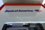 Nhặt được hơn 128.000 Mỹ kim trên nóc cây ATM, người đàn ông Texas tìm cách trả lại