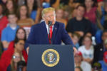 Tổng thống Trump công bố khoản hoàn tiền Medicare $90 cho 21 triệu người